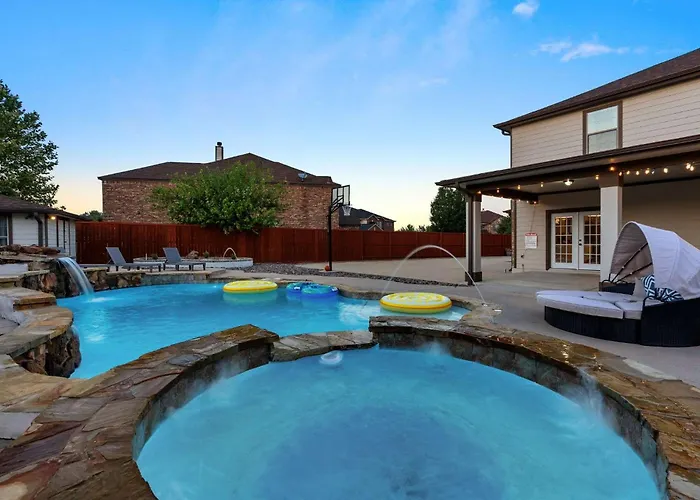 Sleeps 40 Two Two Pools 2x The Fun Round Rock