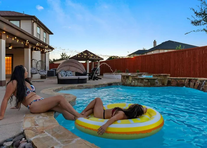 Sleeps 40 Two Two Pools 2x The Fun Holiday home Round Rock